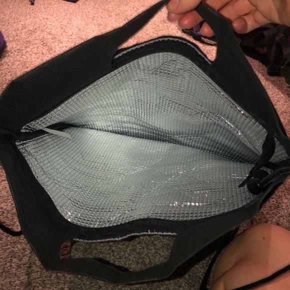 Insulated Drawstring - Picture 4 of 4